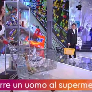 Detto Fatto, nel 2017 con Caterina Balivo stessa scena: "Seduzione al supermercato". Nessuno disse niente