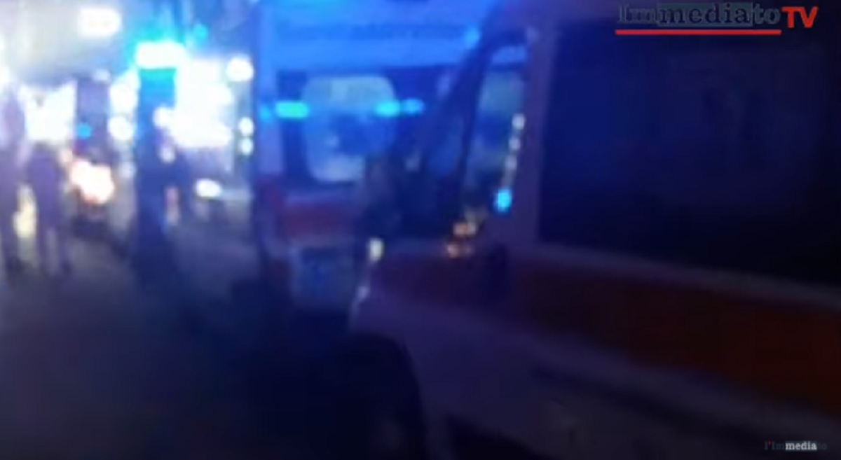 Ambulanze in coda davanti al pronto soccorso di San Giovanni Rotondo. VIDEO virale