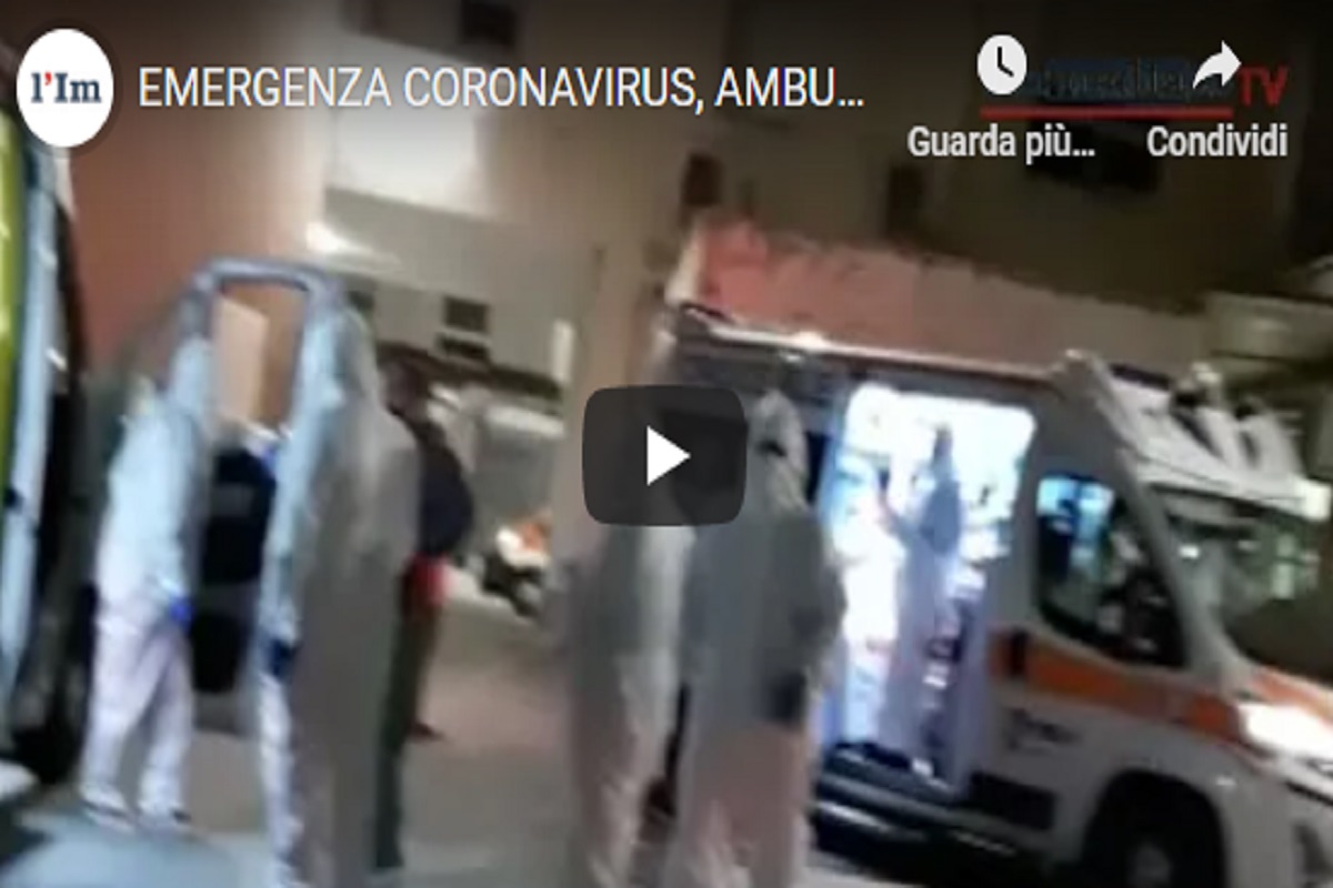 Foggia, ambulanze ferme in fila con casi sospetti di coronavirus