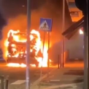 Bus in fiamme a Roma corre senza controllo lungo una discesa VIDEO