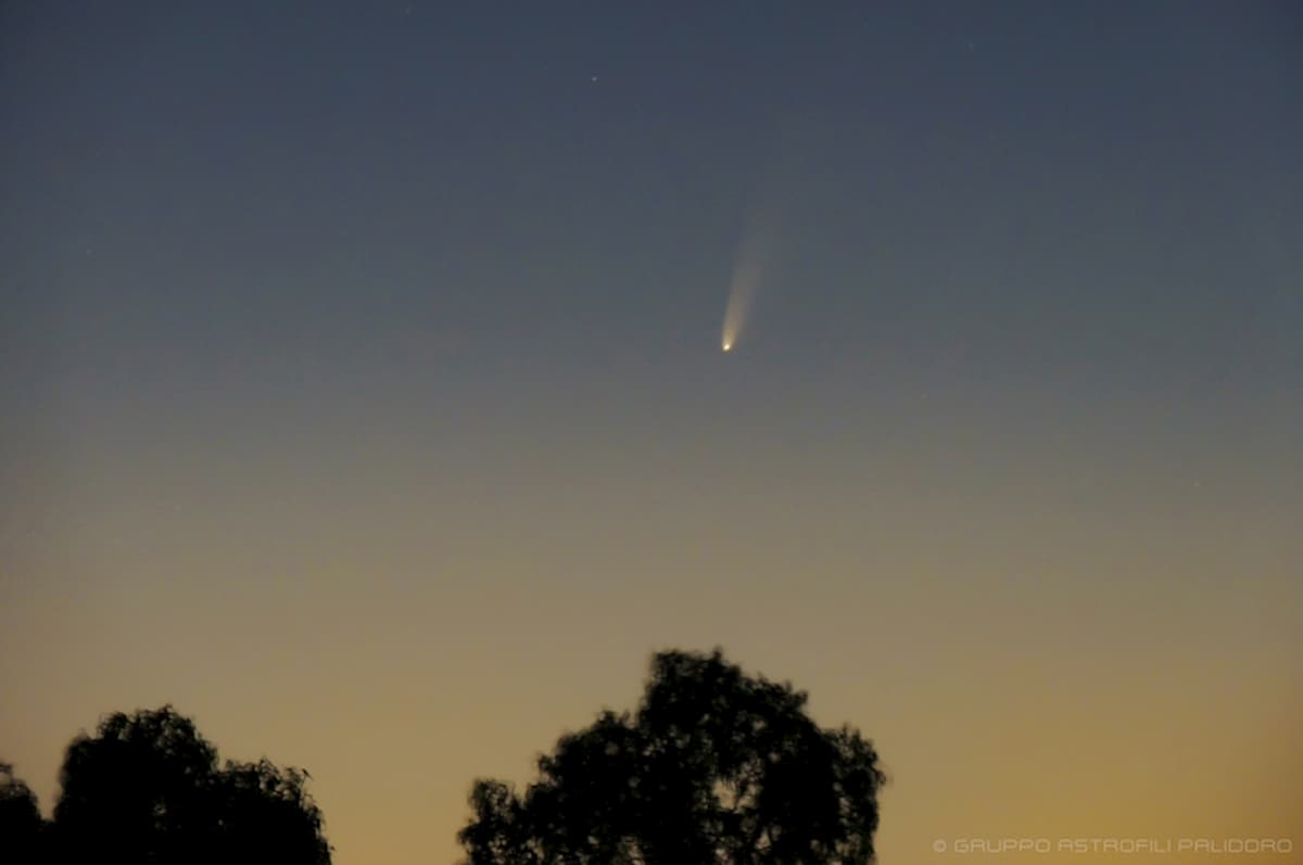 Frammento di cometa esplode vicino alla costa adriatica: segnalazioni da tutta Italia da Nord a Sud