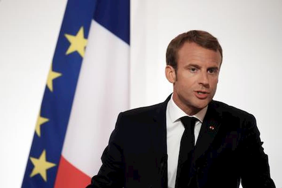 Macron positivo al coronavirus: si isolerà per una settimana e continuerà a lavorare a distanza