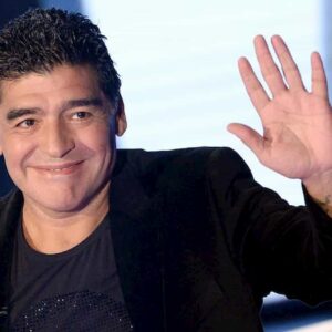 Maradona, il cuore pesava il doppio del normale. Spuntano le chat WhatsApp: "Papà ha vomitato"