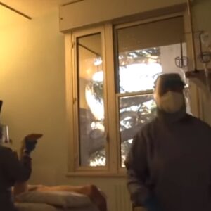 Ospedali contro i negazionisti mostrano i reparti di terapia intensiva pieni VIDEO