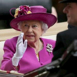 Regina Elisabetta, lo staff è in rivolta perché non vuole fare la quarantena di quattro settimane