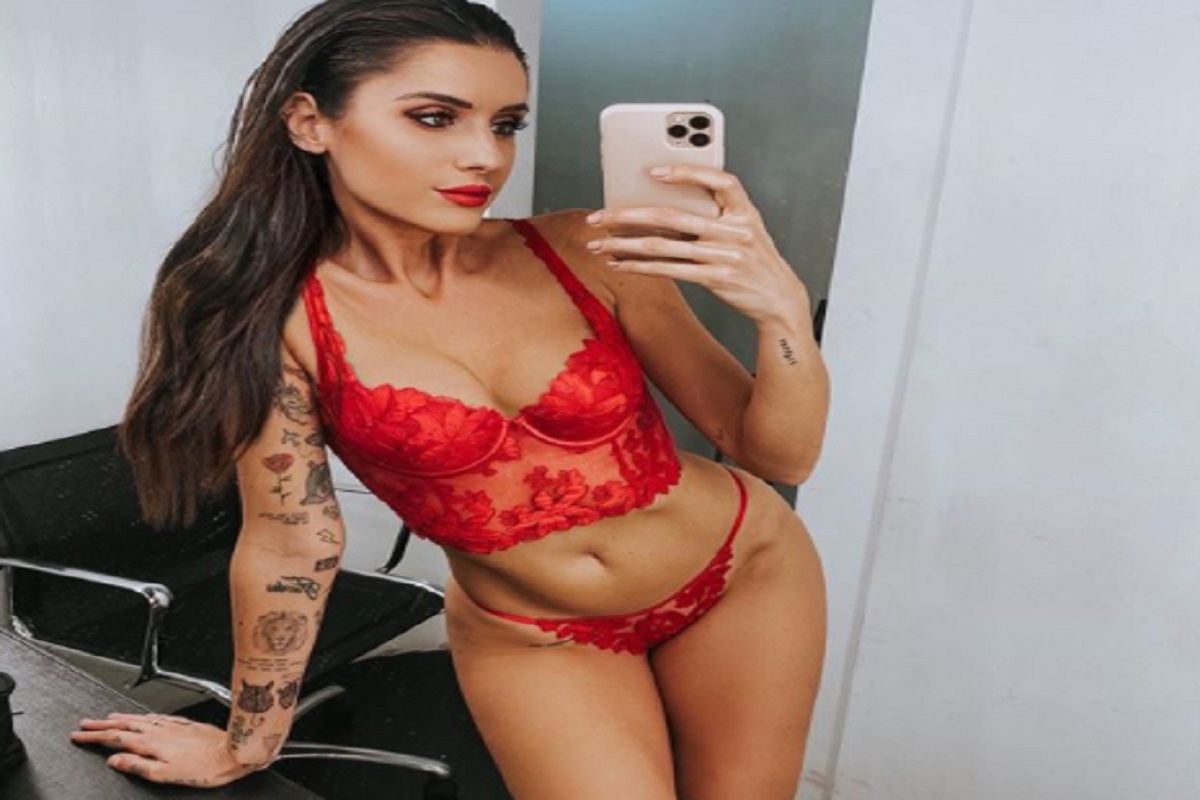 Valentina Vignali e le foto in lingerie su Instagram