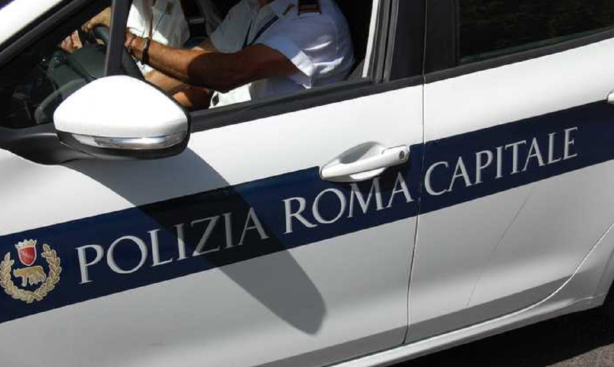Vigili Roma e il rapporto in auto: forse registrati per vendetta, la radio non c'entra