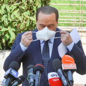 Ruby Ter slitta a maggio, legittimo impedimento per Berlusconi: "Ha seri problemi cardiologici"