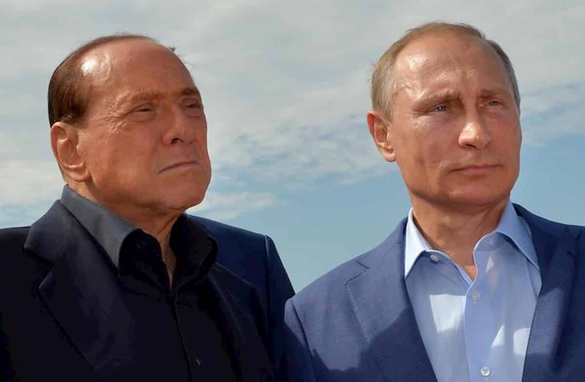Silvio Berlusconi e la telefonata di Putin per liberare i pescatori di Mazara: così ha raccontato al comandante