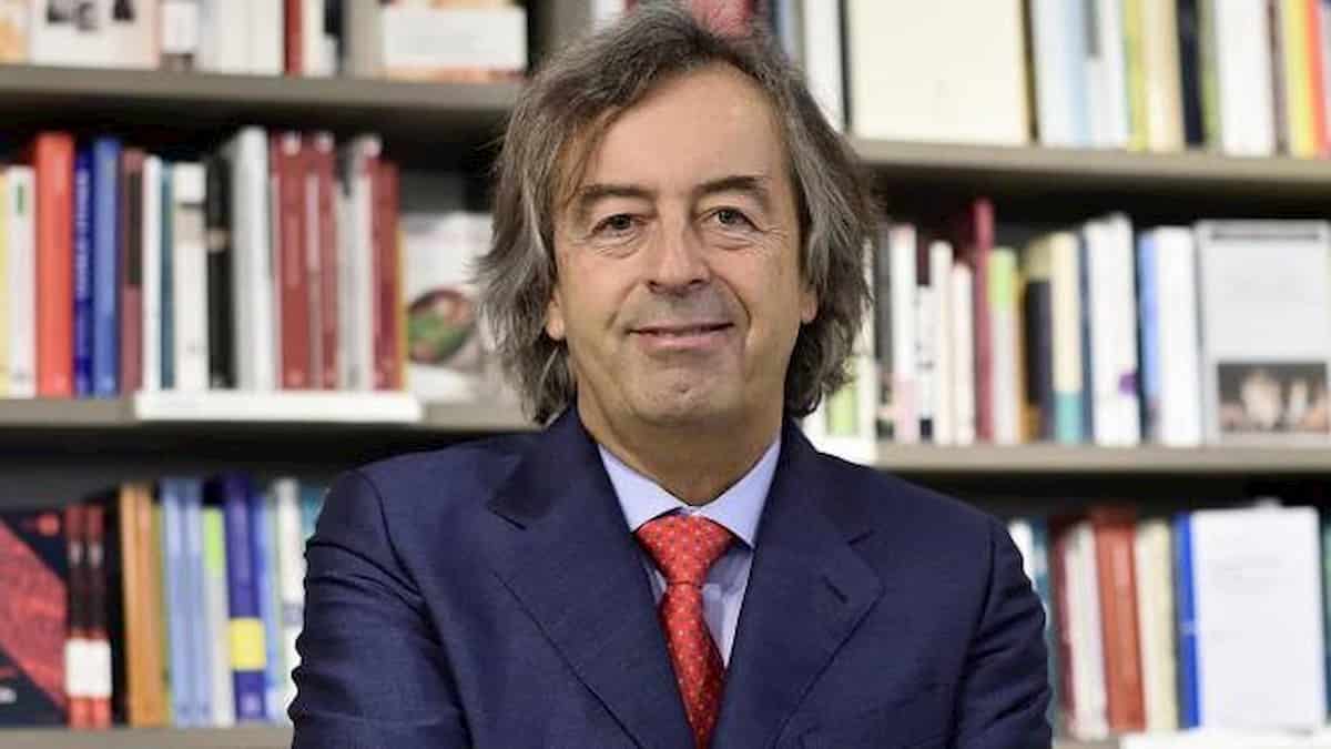 Roberto Burioni: "Governo vada a casa se non garantisce vaccini Covid tempestivi"