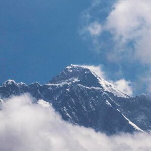 Everest più alto di quasi un metro
