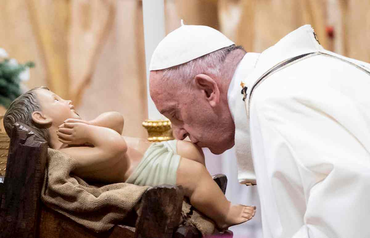 Papa Francesco anticipa la Messa di Natale: alle 19.30 per far rispettare il coprifuoco anti Covid