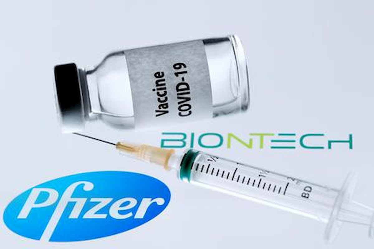 Vaccino Pfizer, la clausola: se ci sono danni o reazioni il risarcimento spetta allo Stato