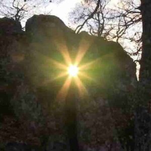 Solstizio d'inverno 21 dicembre: origine e significato, la storia della rinascita del sole