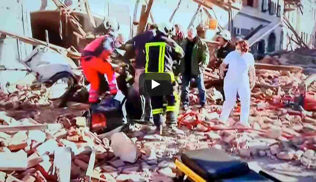 Terremoto in Croazia, le prime immagini dopo la forte scossa: edifici crollati, molte macerie VIDEO