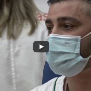 V-Day: la biologa che isolò il Covid, l'infermiera e l'oss: primi tre italiani vaccinati stanno bene VIDEO