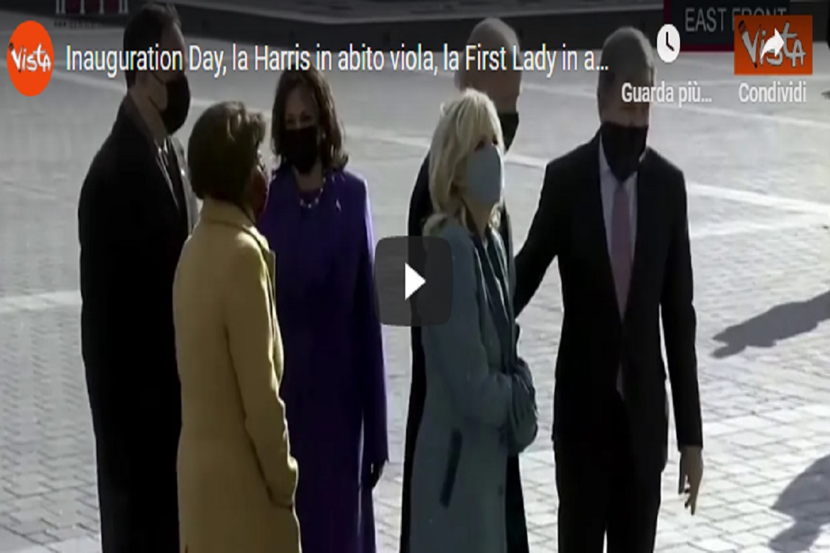 Kamala Harris, ovazione per la neo vice presidente al suo arrivo a Capitol Hill. Applaude anche Pence