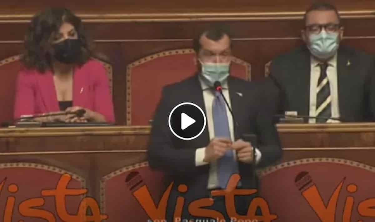 Pasquale Pepe, lapsus del senatore della Lega: Professor Monte VIDEO Cioè la crasi tra Conte e Monti...