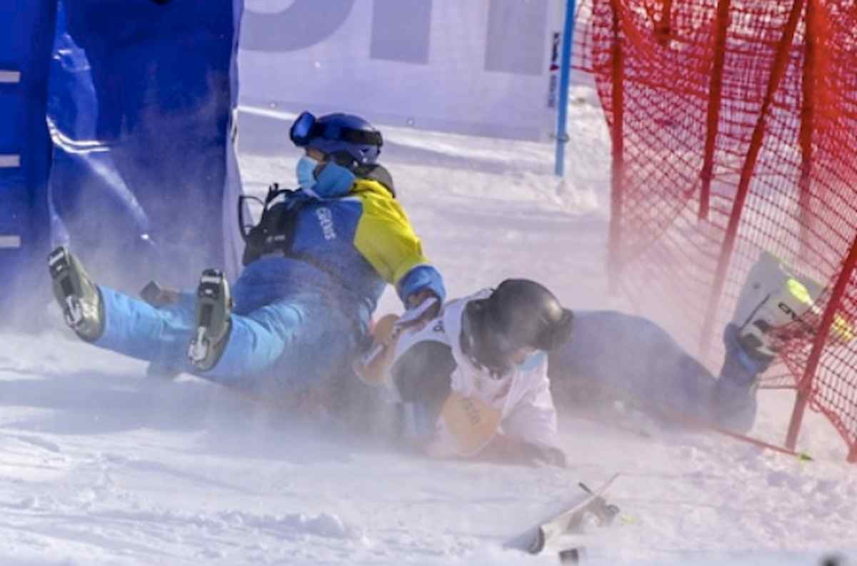 Tommy Ford incidente a Adelboden durante Slalom gigante, picchia la testa e finisce ospedale VIDEO