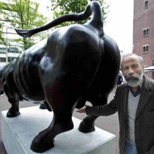 Arturo Di Modica è morto: lo scultore del toro di Wall Street stroncato da una lunga malattia. Aveva 80 anni