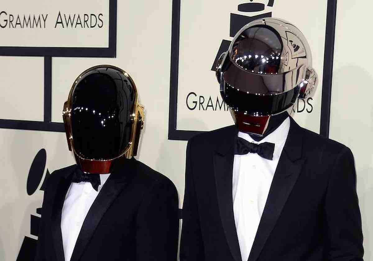 I Daft Punk si sono sciolti: dopo 28 anni il duo francese dice addio con un video di 8 minuti Epilogue