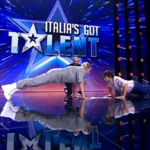 Federica Pellegrini e la gara di flessioni contro Frank Matano a Italia's Got Talent VIDEO
