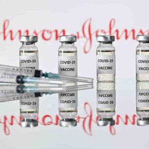 Vaccino Covid Johnson&Johnson, la Fda Usa: "Forte protezione contro il coronavirus e riduzione del contagio"