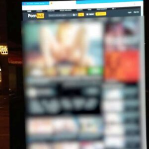 Video porno sul pannello in piazza a Zurigo al posto della pubblicità. E' un attacco hacker