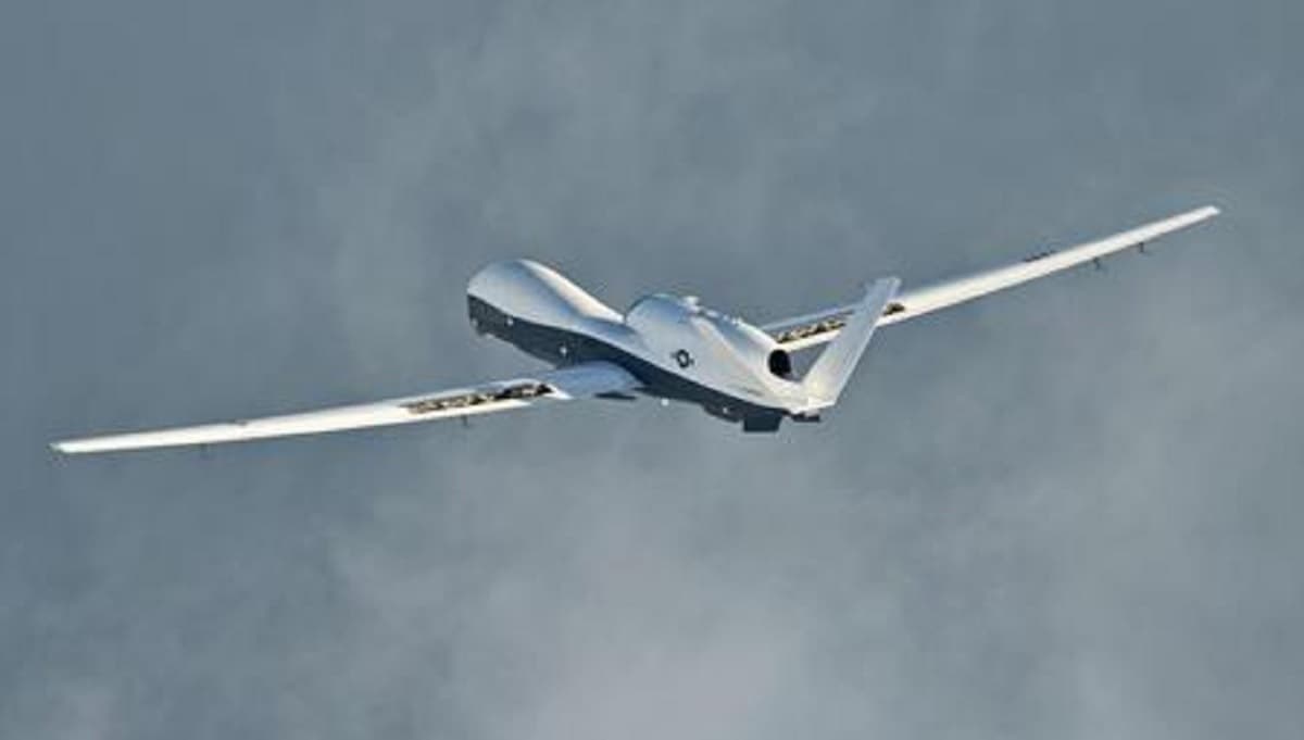 Inghilterra, aereo militare Hawk cade durante una esercitazione in Cornovaglia: salvi i piloti