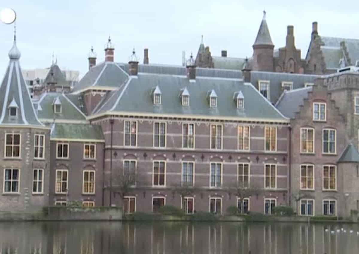 Olanda, allarme bomba al parlamento dell'Aja