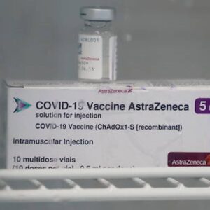 Vaccino AstraZeneca sospeso in Finlandia, in Francia solo a chi ha più di 55 anni