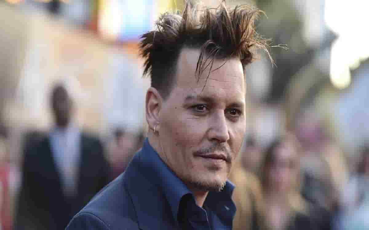 Johnny Depp, intruso nella sua villa di Hollywood: entra, si versa da bere e... si fa una doccia