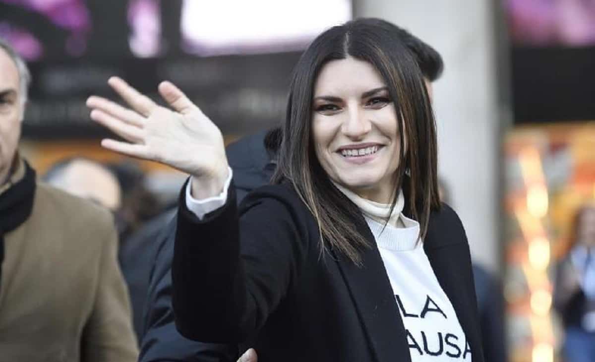 Laura Pausini al Festival di Sanremo 2021, l'annuncio di Amadeus. Poi Fiorello su Lady Gaga...