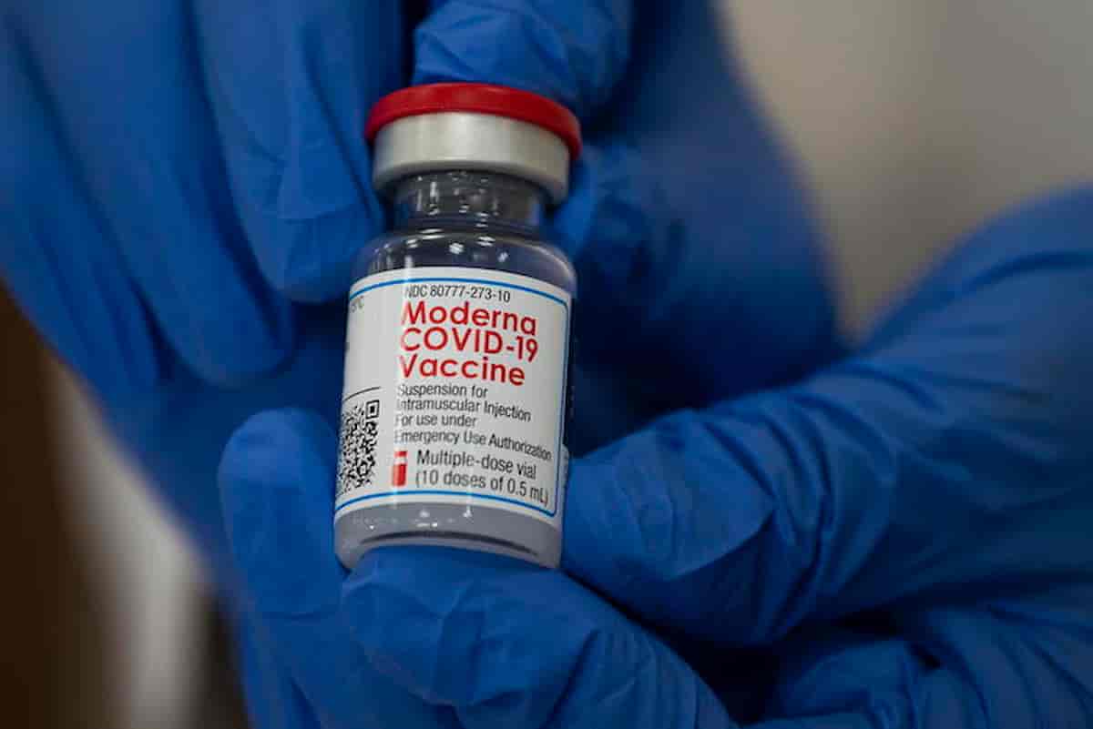 Vaccino prima dose Moderna, seconda dose Pfizer: 82enne di Reggio Calabria sta bene nonostante l'errore