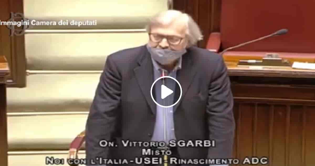 Sgarbi chiede a Andrea Mandelli, vice presidente Camera, di non usare la mascherina perché ha il cancro VIDEO