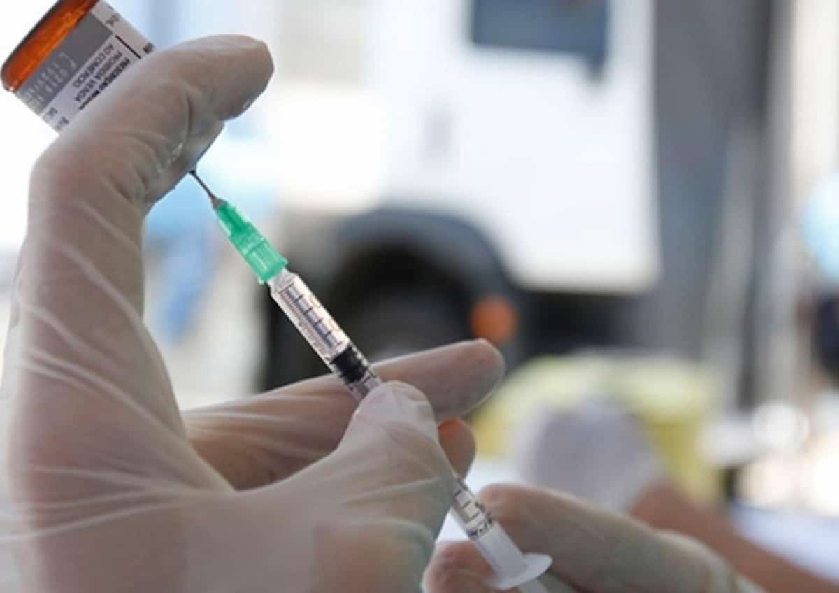 Napoli, 54enne in condizioni gravissime dopo vaccino AstraZeneca