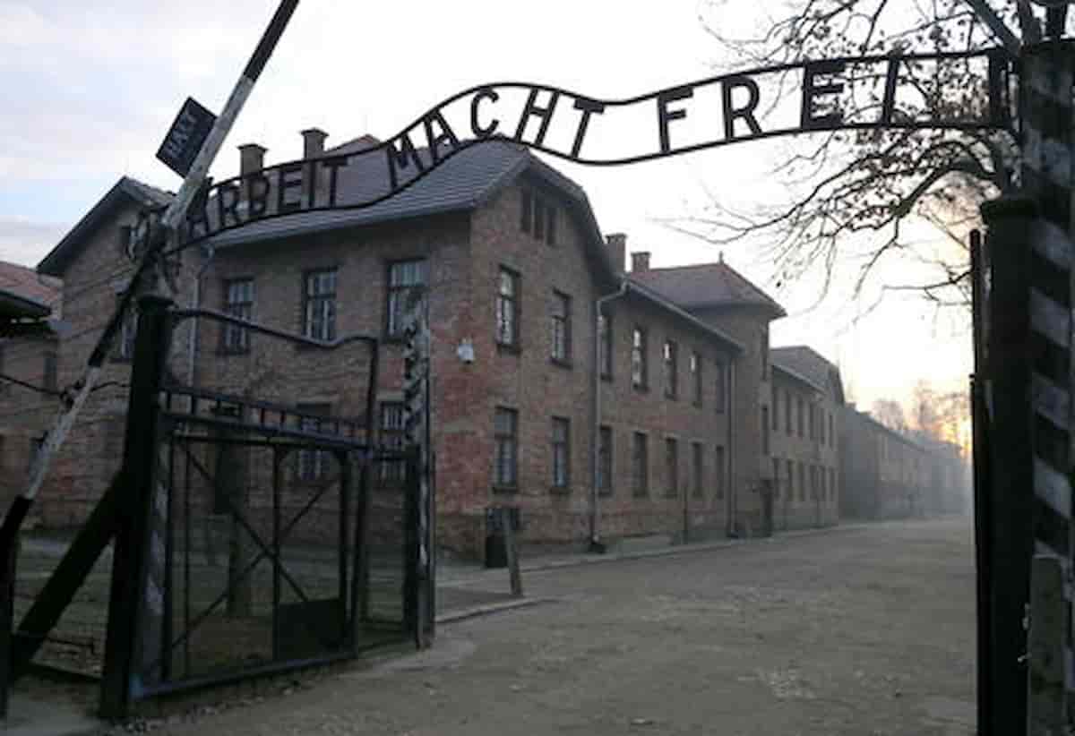 Auschwitz, il club con gli show per Mengele e le SS, tra torture e umiliazioni