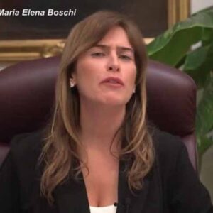 Maria Elena Boschi contro Beppe Grillo: "Il suo video maschilista e scandaloso. Non può assolvere il figlio col suo potere"