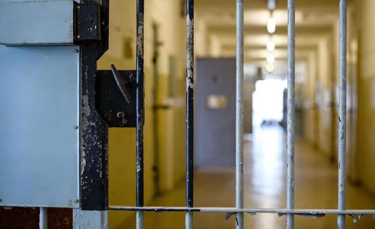 Appalti Asl Pescara, suicida in carcere psichiatra arrestato per corruzione: si è impiccato in cella