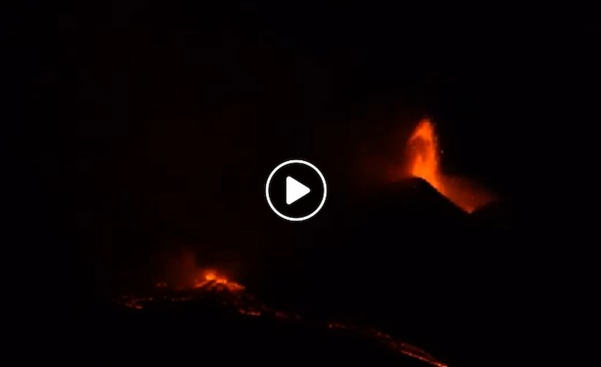 Etna, nuova eruzione 1 aprile, fontana di lava dal cratere sud-est VIDEO La 17esima negli ultimi 40 giorni