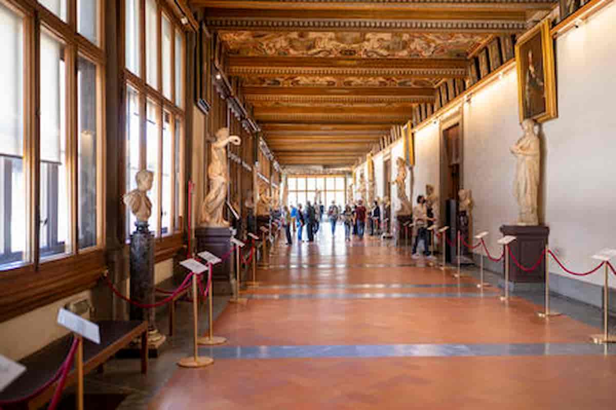 Galleria degli Uffizi, con il restauro scoperti due affreschi, tre scheletri ed un pozzo medievale