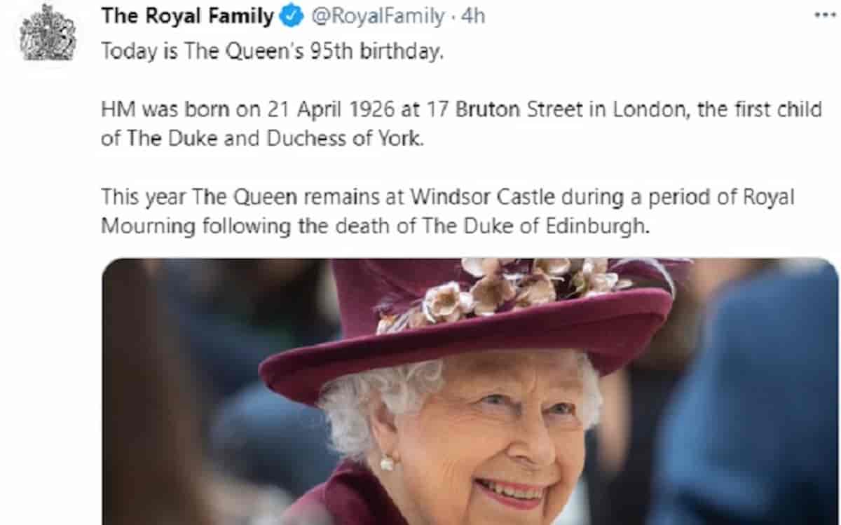 Regina Elisabetta, compleanno di 95 anni in lutto: risponde agli auguri ma è triste per il Principe Filippo