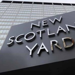 Poliziotto accusato di violenza su due colleghe a Scotland Yard. E un altro è neonazi...