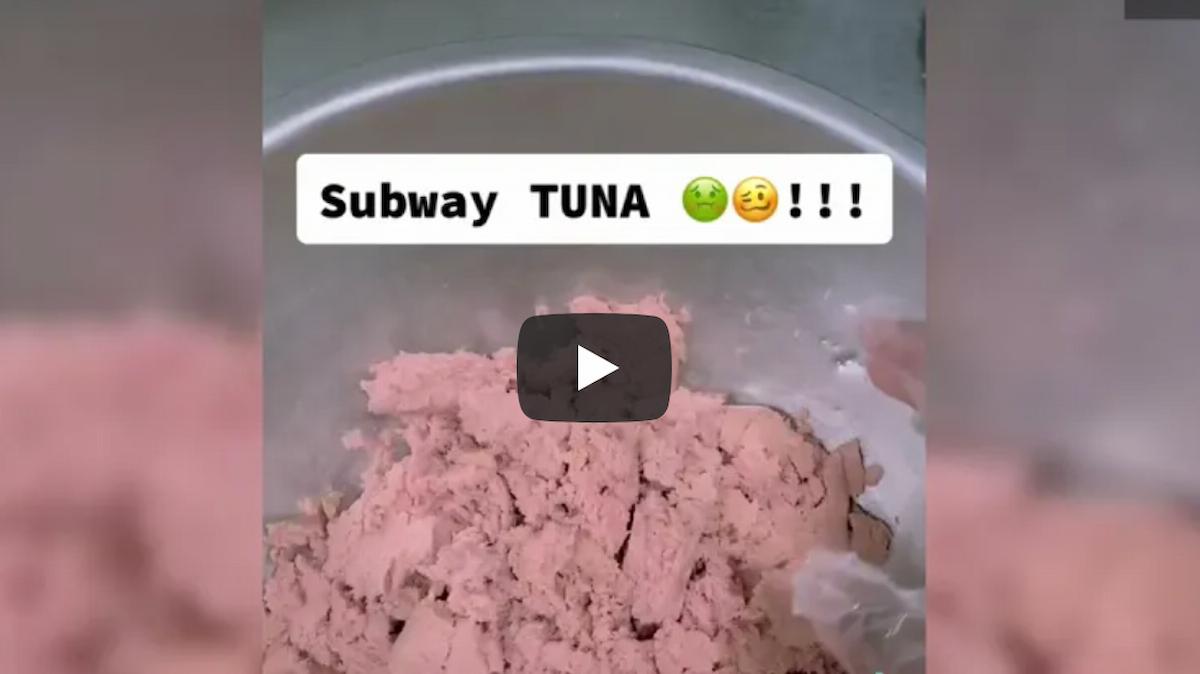 TikTok, un dipendente di Subway mostra cosa si nasconde dietro gli hamburger dei fast food VIDEO