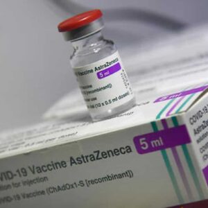 Vaccino Moderna e Pfizer, seconda dose non oltre 42 giorni dopo la prima: il parere Aifa