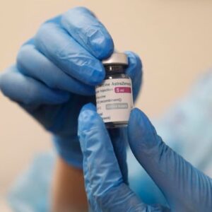 Vaccino AstraZeneca sospeso nei Paesi Bassi per gli under 60: la decisione