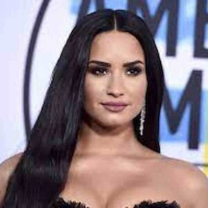 Demi Lovato fa coming out su Instagram: “Non sono più bisessuale, sono non-binaria”. Ecco cosa significa