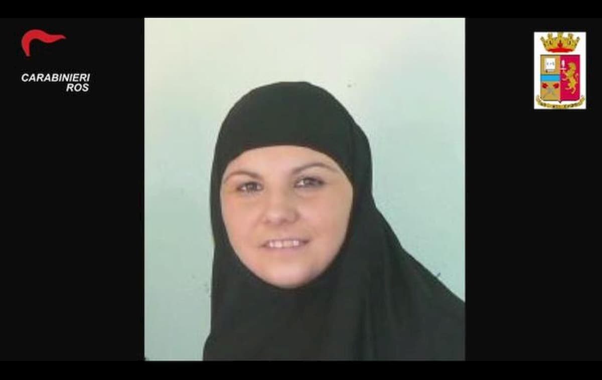 Alice Brignoli condannata a 4 anni per terrorismo: era foreign fighter in Siria con i figli
