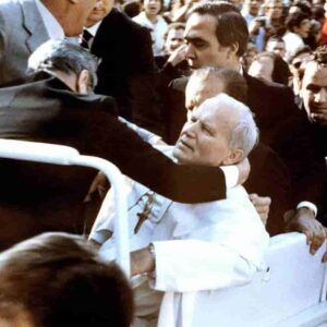 Attentato a Papa Giovanni Paolo II 40 anni fa: Alì Agca e tutti i misteri di quel 13 maggio 1981