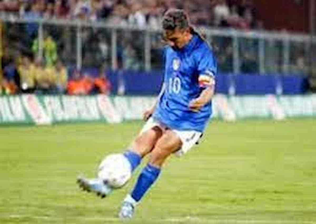 Roberto Baggio attacca Adani? "Non vado in tv, ex calciatori fanno i professori ma non sapevano fare tre palleggi con le mani"